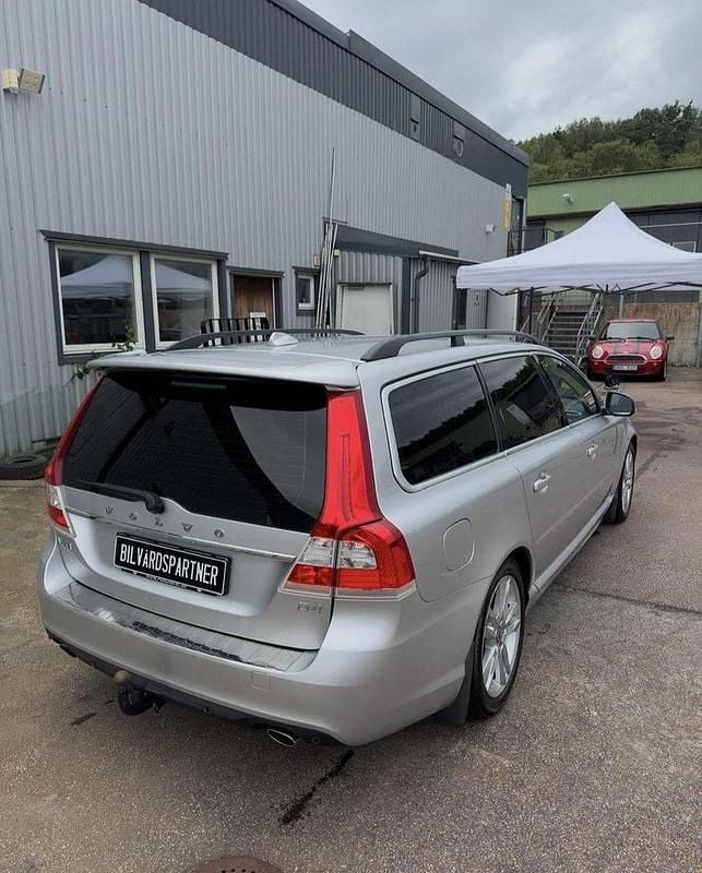Silver Begagnad 2015 Volvo V70 Momentum Kombi | 160 000 kr (Lite dyr) - Bild 1/4