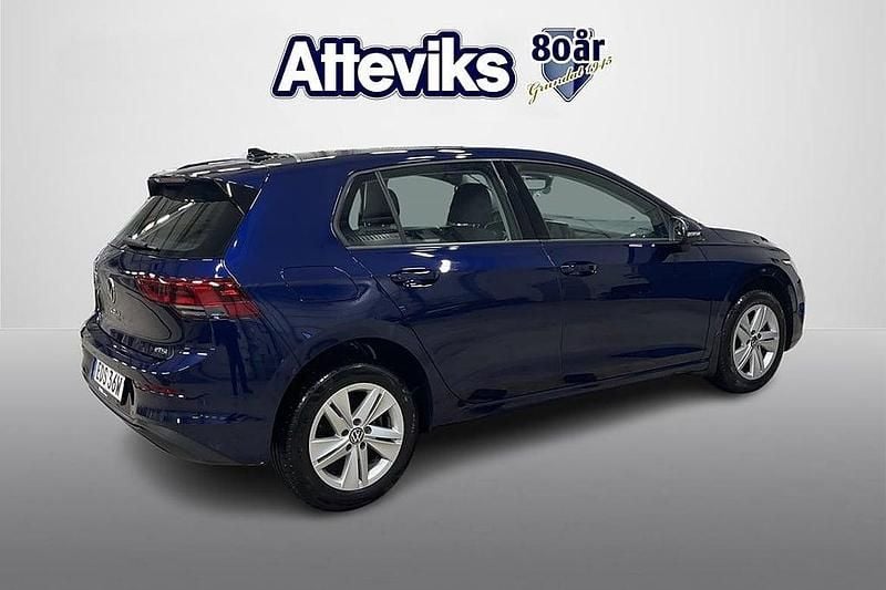Begagnad VW Golf VIII 150 HK (110 kW) 2020 Mörkblå Halvkombi
