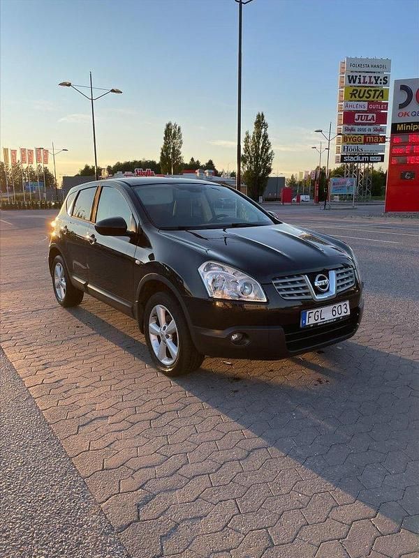 Svart Begagnad 2010 Nissan Qashqai SUV | 70 000 kr (Marknadspris) - Bild 1/4