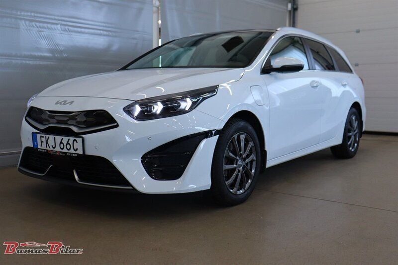 Vit Begagnad 2022 Kia Ceed Sportswagon Kombi | 259 900 kr (Lite dyr) - Bild 1/4