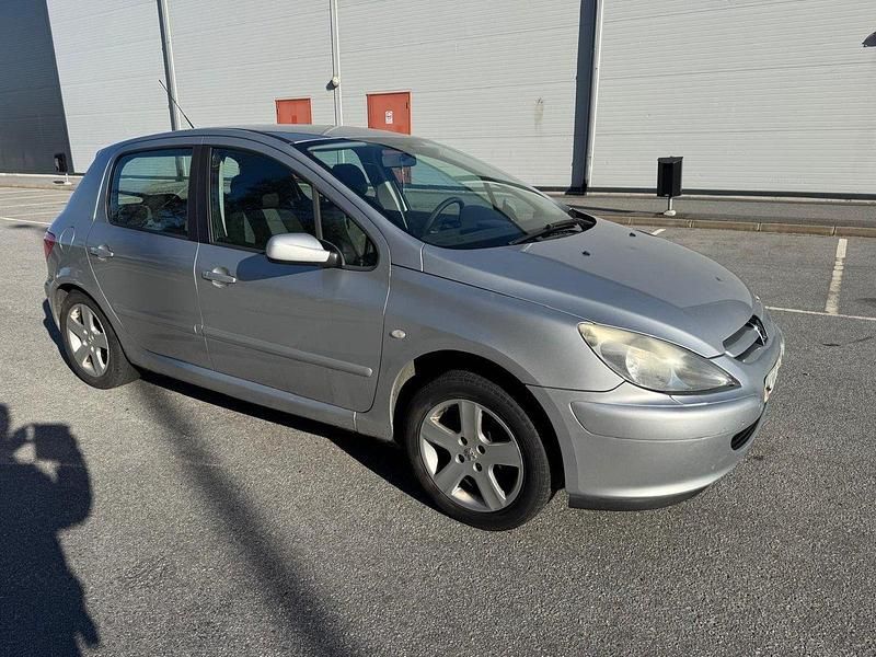 Grå Begagnad 2005 Peugeot 307 Halvkombi | 9 900 kr (Bra pris) - Bild 1/4