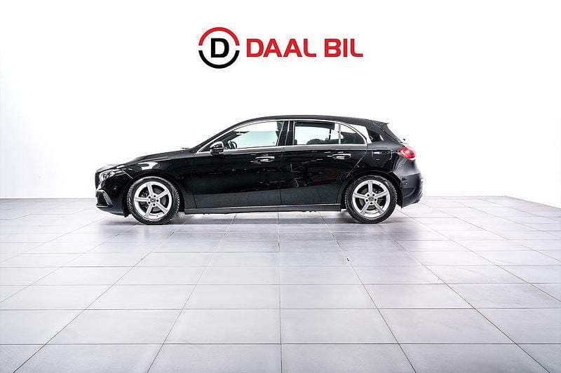 Svart Begagnad 2020 Mercedes A180 Halvkombi | 229 700 kr (Bra pris) - Bild 1/4