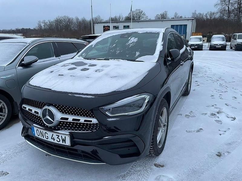 Svart Begagnad 2023 Mercedes GLA250 AMG SUV | 309 000 kr (Marknadspris) - Bild 1/2