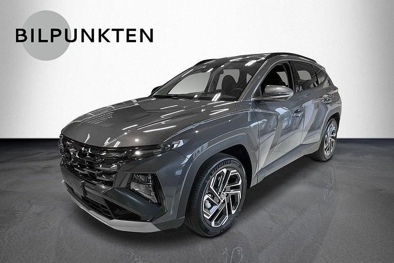 Gråmetallic Ny 2025 Hyundai Tucson Advanced SUV | 553 600 kr - Bild 1/4