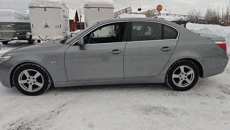 Begagnad BMW 523 177 HK (130 kW) 2005 Grå Sedan