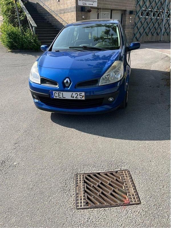 Blå Begagnad 2008 Renault Clio II Halvkombi | 14 000 kr (Bra pris) - Bild 1/4