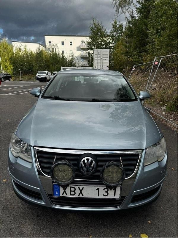 Blå Begagnad 2006 VW Passat Sedan | 16 000 kr (Bra pris) - Bild 1/4