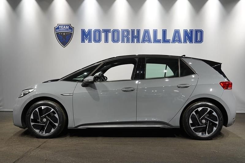 Grå Begagnad 2021 VW ID.3 Pro Performance Halvkombi | 224 900 kr (Marknadspris) - Bild 1/4