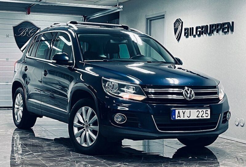 Mörkblå (blå) Begagnad 2012 VW Tiguan SUV | 99 900 kr (Marknadspris) - Bild 1/4