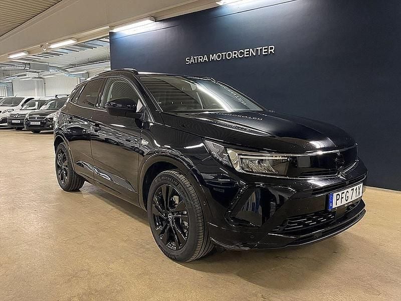 Svart Begagnad 2024 Opel Grandland X GS Line SUV | 264 900 kr (Bra pris) - Bild 1/4
