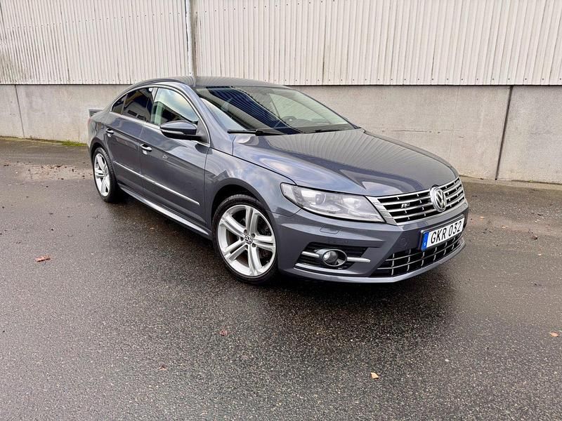 Mörkgrå (grå) Begagnad 2015 VW CC Sedan | 159 900 kr (Dyr) - Bild 1/4