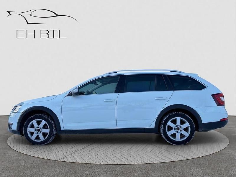 Begagnad Skoda Octavia Scout 184 HK (135 kW) 2018 Vit Kombi