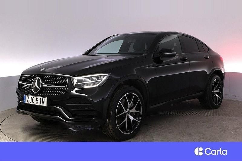 Svart Begagnad 2022 Mercedes GLC300e AMG Sportkupé | 544 900 kr - Bild 1/4