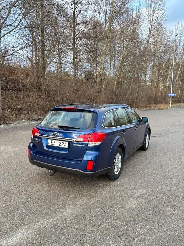 Begagnad Subaru Outback 167 HK (122 kW) 2012 Blå metallic Kombi