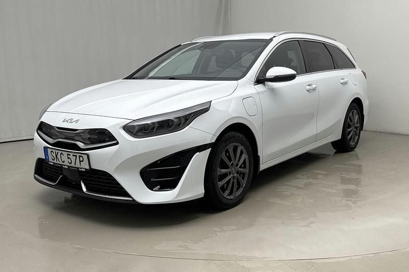 Vit Begagnad 2023 Kia Ceed Sportswagon Kombi | 189 000 kr (Superpris) - Bild 1/4