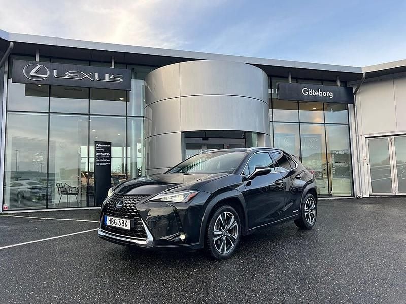 Begagnad Lexus UX 250h 184 HK (135 kW) 2019 Svart metallic SUV