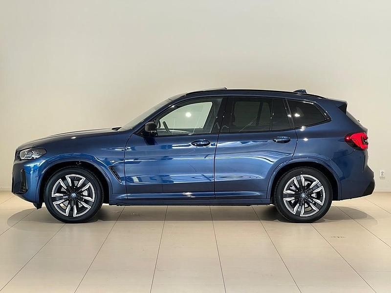 Begagnad BMW iX3 M Sport 210 kW (286 HK) 2024 Blå SUV