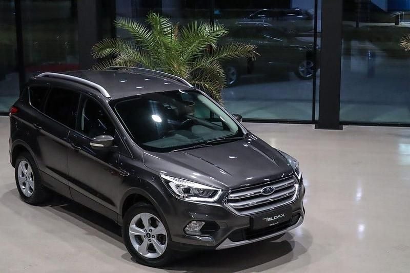 Begagnad Ford Kuga Titanium 120 HK (88 kW) 2017 Grå SUV