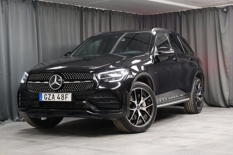 Svart Begagnad 2021 Mercedes GLC300e Advanced Plus SUV | 419 000 kr (Dyr) - Bild 1/4