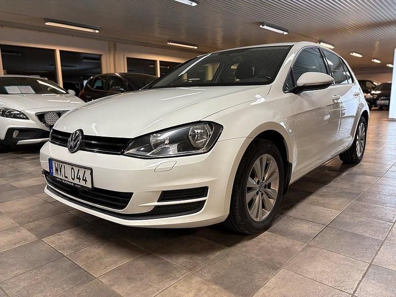 Begagnad VW Golf VII 110 HK (80 kW) 2015 Vit Halvkombi