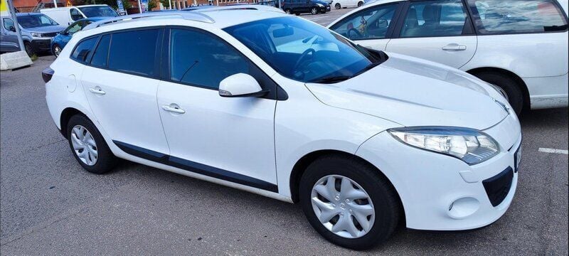 Vit Begagnad 2010 Renault Mégane GrandTour Kombi | 36 995 kr (Marknadspris) - Bild 1/4