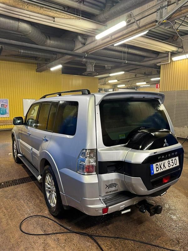 Begagnad Mitsubishi Pajero 200 HK (147 kW) 2015 SUV