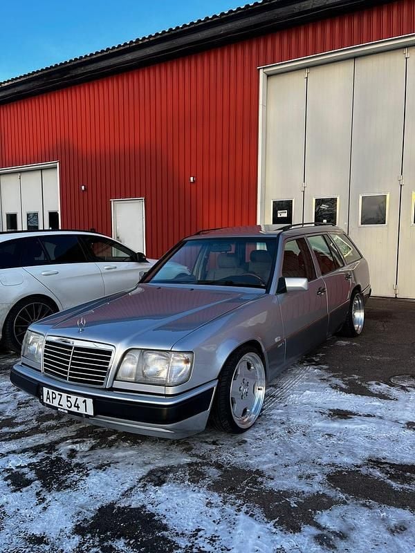 Begagnad Mercedes 300 147 HK (108 kW) 1993
