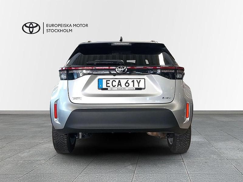 Begagnad Toyota Yaris Cross Active 92 HK (67 kW) 2025 Silver SUV
