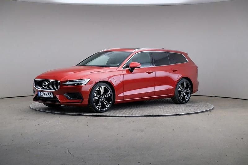 Röd Begagnad 2021 Volvo V60 Inscription Kombi | 319 000 kr (Marknadspris) - Bild 1/4