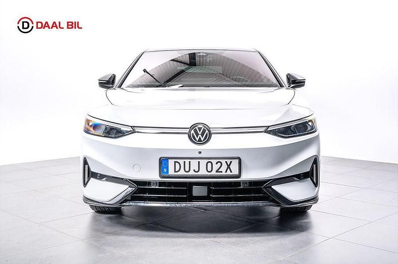 Begagnad VW ID.7 Pro 210 kW (286 HK) 2024 Vit Halvkombi