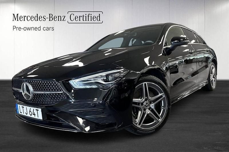 Svart Begagnad 2024 Mercedes CLA250 Shooting Brake AMG Kombi | 399 000 kr (Marknadspris) - Bild 1/4