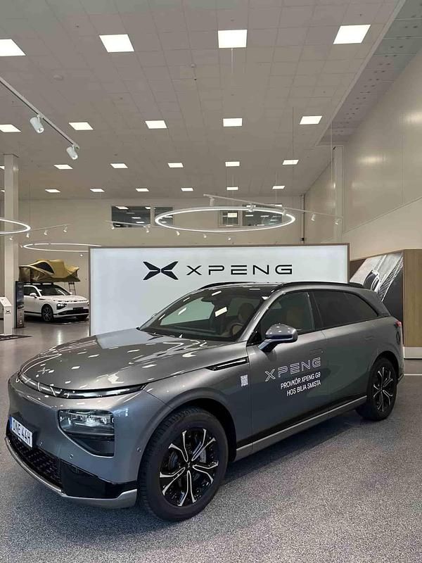 Grå Begagnad 2024 XPENG G9 SUV | 668 552 kr - Bild 1/1