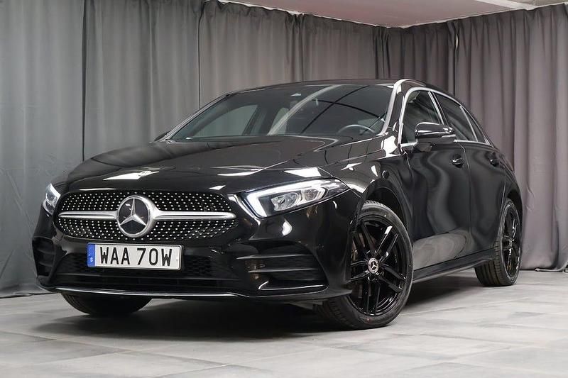 Svart Begagnad 2023 Mercedes A250 AMG line Halvkombi | 369 000 kr (Dyr) - Bild 1/4
