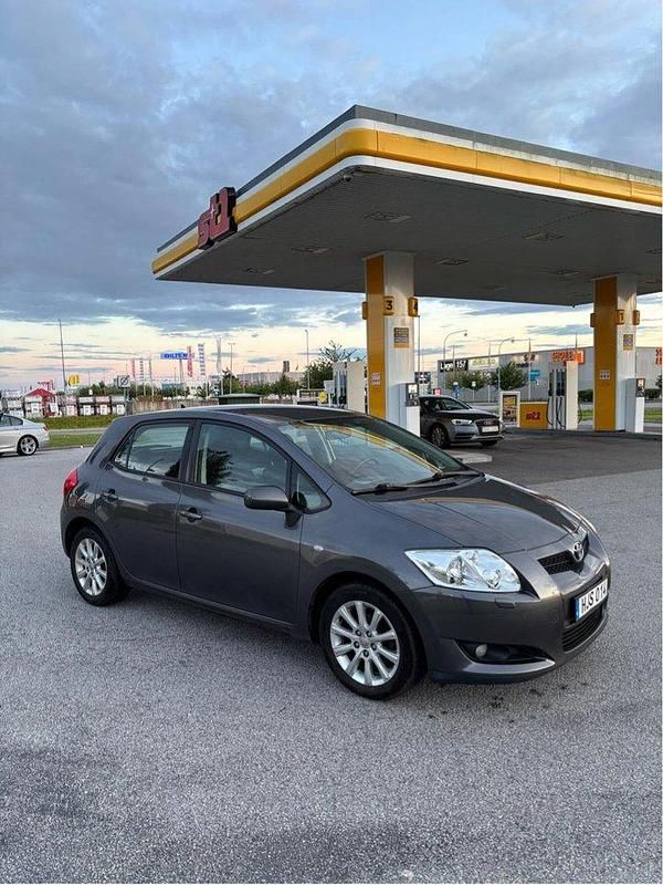 Grå Begagnad 2007 Toyota Auris Halvkombi | 37 000 kr (Marknadspris) - Bild 1/4