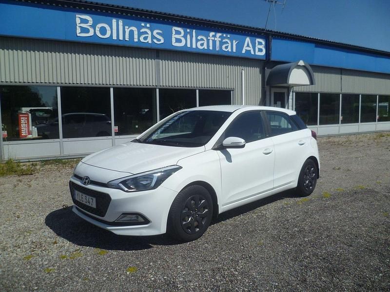Vit Begagnad 2017 Hyundai i20 Comfort Halvkombi | 119 000 kr (Lite dyr) - Bild 1/4