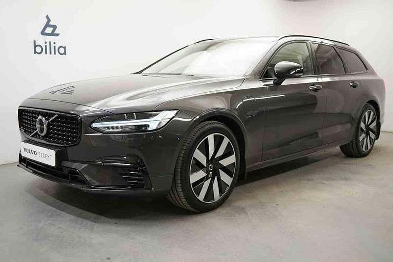 Grå Begagnad 2025 Volvo V90 Kombi | 479 900 kr (Marknadspris) - Bild 1/1