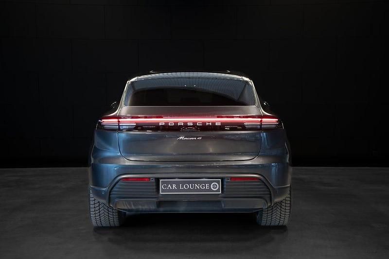 Begagnad Porsche Macan 330 kW (449 HK) 2024 Volcanogrå metallic SUV
