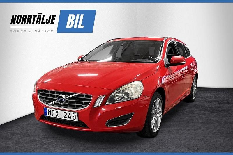 Röd Begagnad 2010 Volvo V60 Momentum Kombi | 99 900 kr (Marknadspris) - Bild 1/3