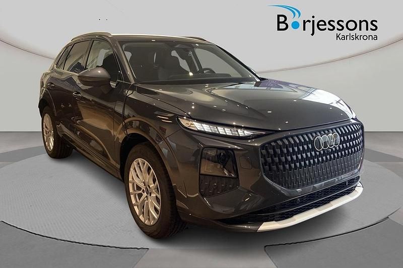 Blå Ny 2026 Audi Q3 SUV | 499 900 kr - Bild 1/4