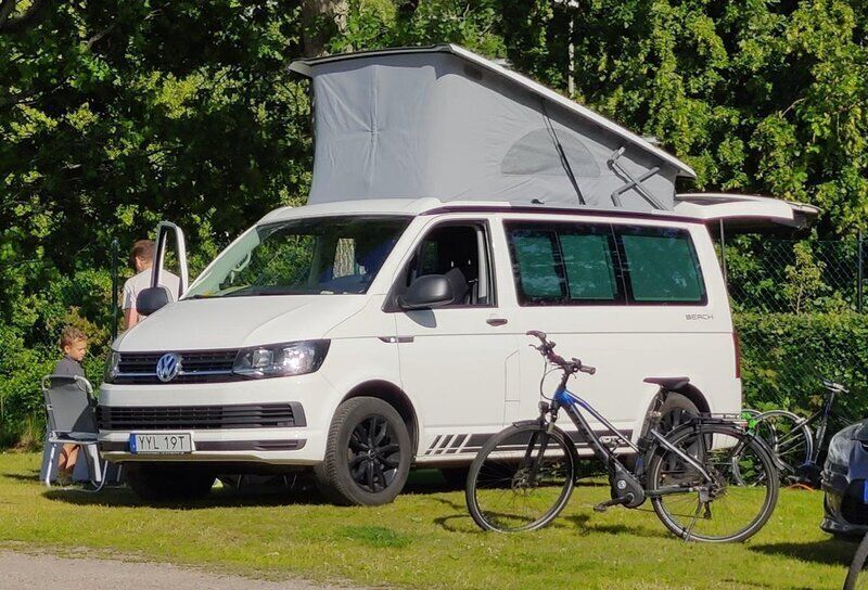 Vit Begagnad 2018 VW California Beach Van | 529 000 kr - Bild 1/4