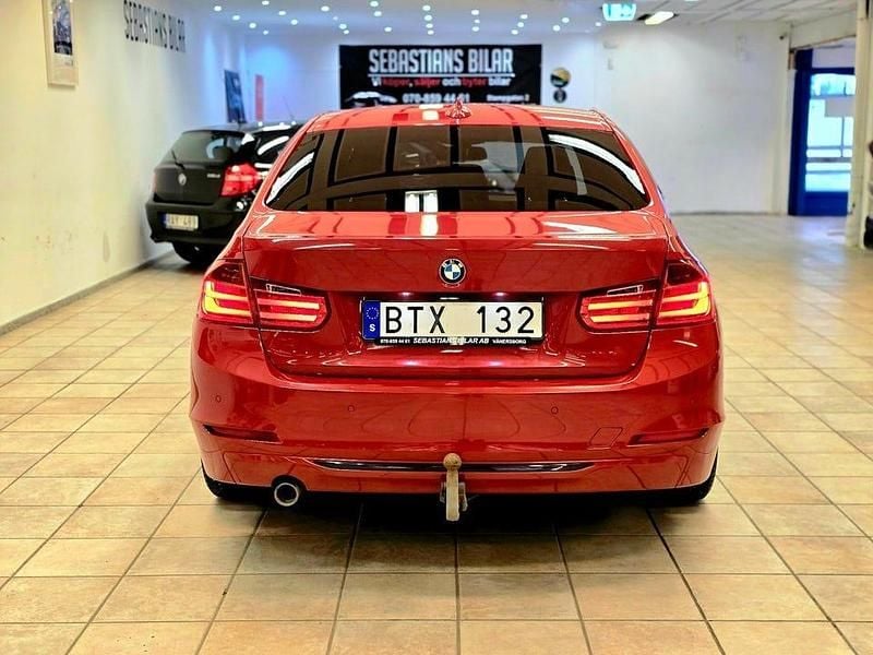 Begagnad BMW 320 Sport Line 184 HK (135 kW) 2013 Röd Sedan