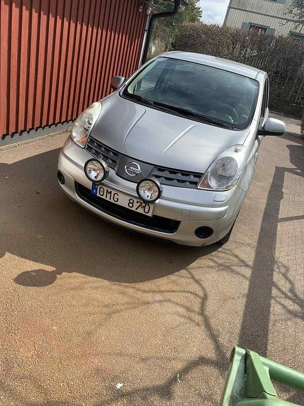 Silver Begagnad 2009 Nissan Note Minibuss | 19 000 kr (Marknadspris) - Bild 1/4