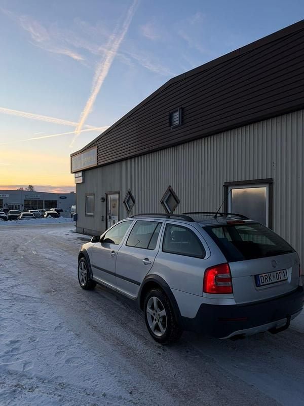 Begagnad Skoda Octavia Scout 150 HK (110 kW) 2008 Kombi