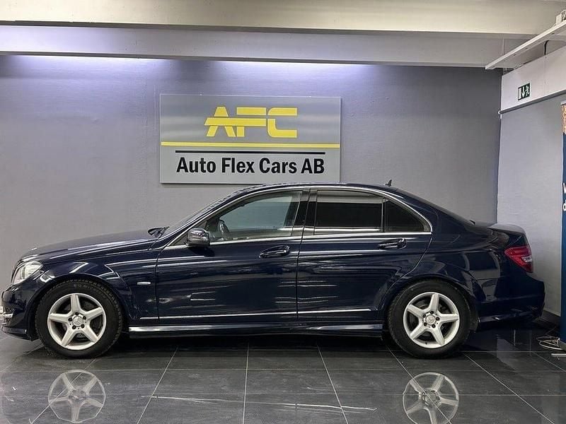 Begagnad Mercedes C180 Avantgarde 156 HK (114 kW) 2012 Blå