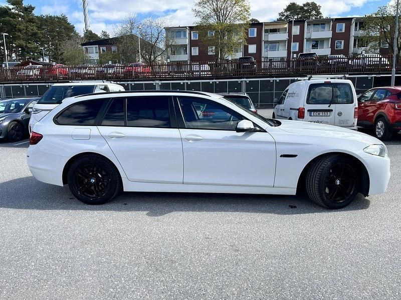 Vit Begagnad 2014 BMW 520 Kombi | 149 000 kr (Marknadspris) - Bild 1/4