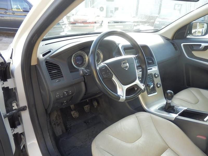 Begagnad Volvo XC60 Summum 215 HK (158 kW) 2011 Vit SUV