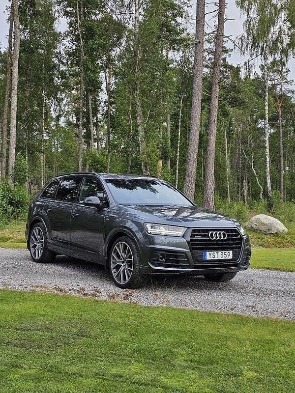 Grå Begagnad 2018 Audi Q7 S-Line SUV | 495 000 kr (Marknadspris) - Bild 1/4