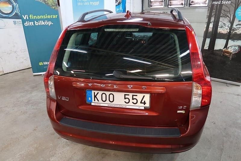 Begagnad Volvo V50 Kinetic 109 HK (80 kW) 2010 Röd Kombi