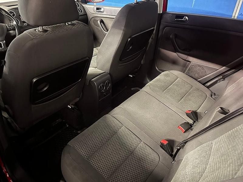 Begagnad VW Golf VII 105 HK (77 kW) 2012 Röd Halvkombi