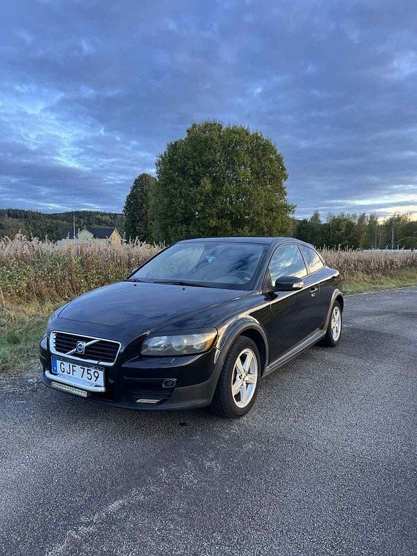 Svart Begagnad 2008 Volvo C30 Kinetic Halvkombi | 28 000 kr (Marknadspris) - Bild 1/4